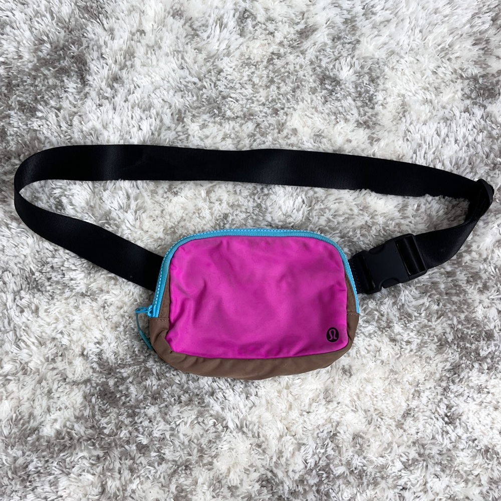 lululemon athletica Pink Crossbody Belt Bag with Teal Trim and Brown Sides - Picture 3 of 5